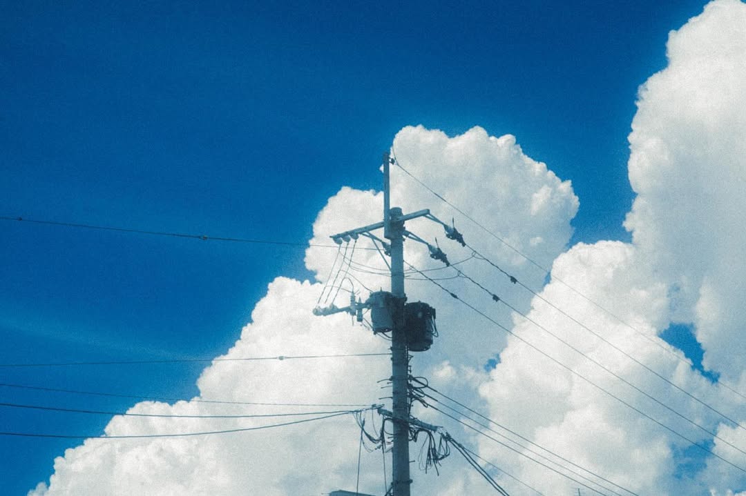 漂亮的勒